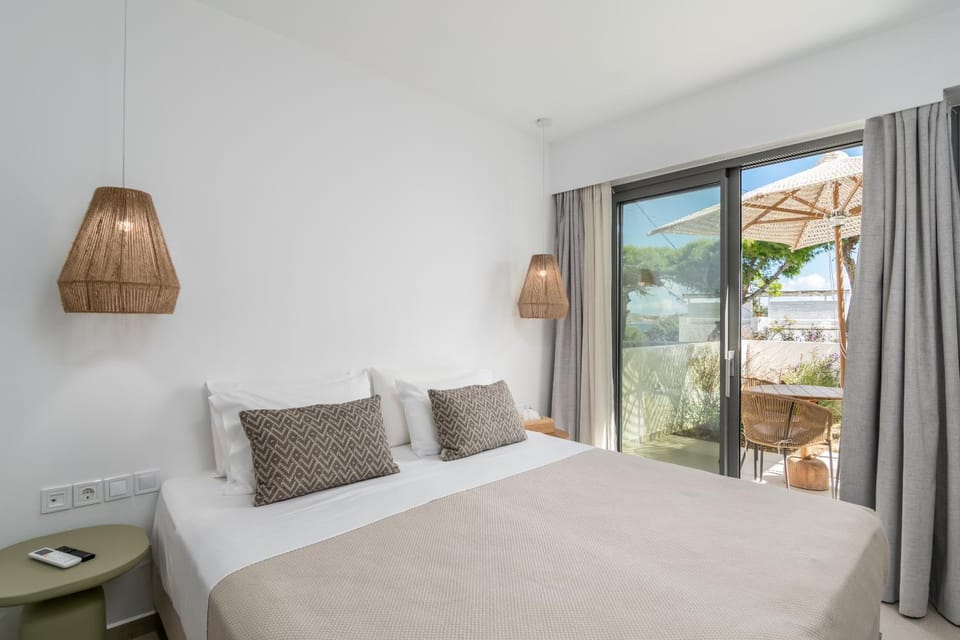 Bed, Balcony/Terrace, Bedroom