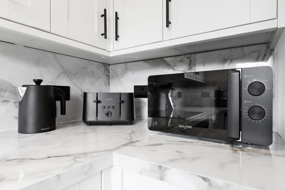 Coffee/tea facilities, Kitchen or kitchenette, microwave, toaster