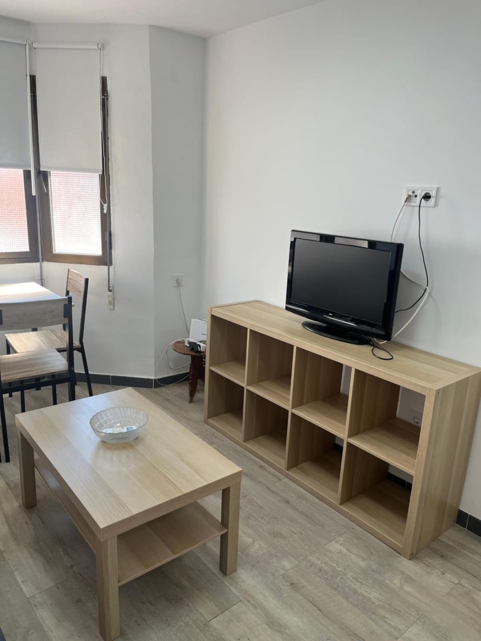 TV and multimedia, Living room, Seating area, Dining area