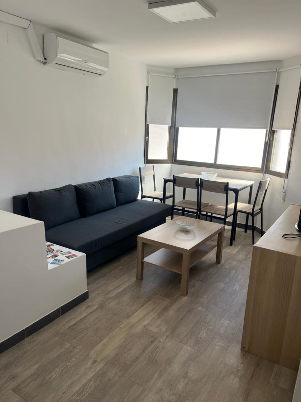 Living room, Seating area, Dining area, air conditioner
