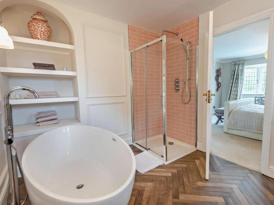 Luxurious 5 Bedroom House in Cookham near Marlow House in Wycombe District