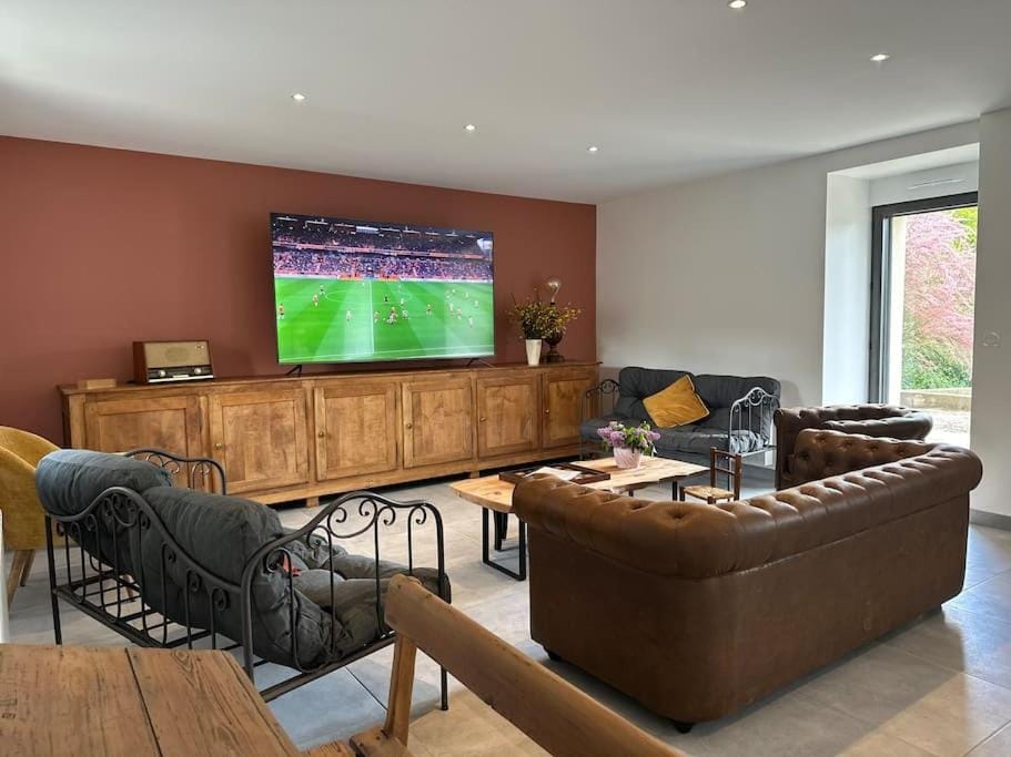 Entre St Malo et Rennes, grande maison 12 couchages Chez Yvonne House in Brittany