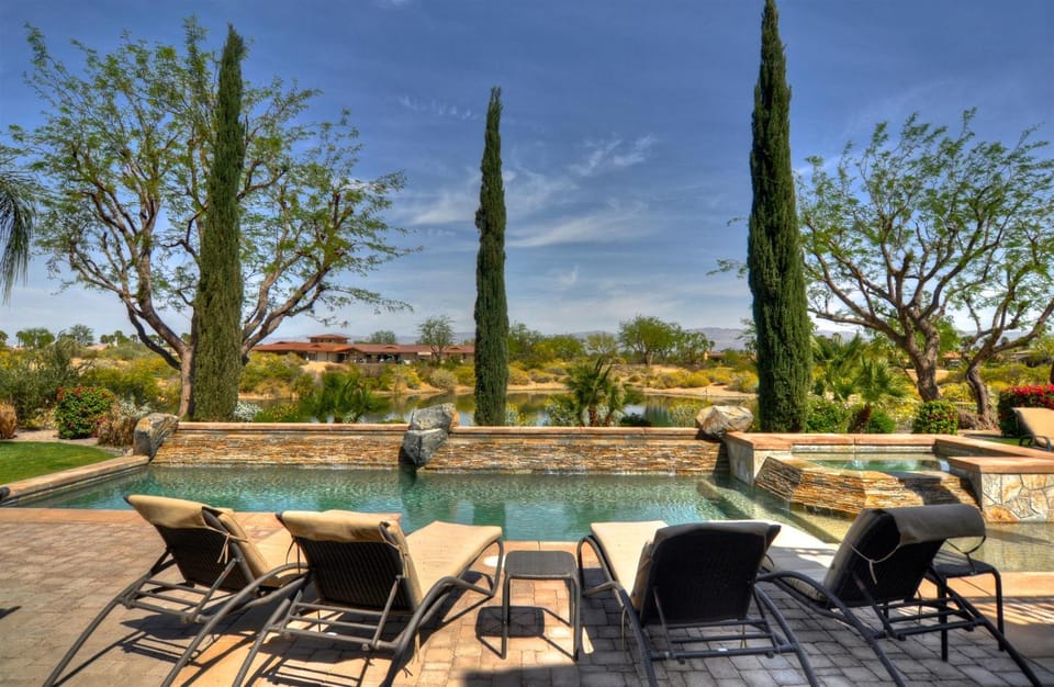 PGA107 Spectacular Lakefront Estate Pool and Spa House in La Quinta