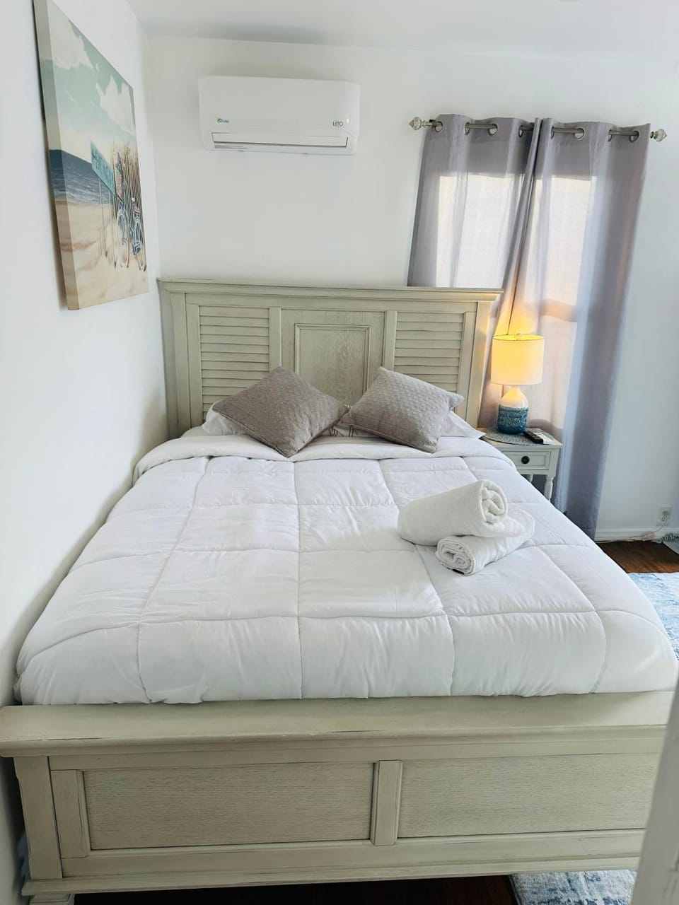 Bedroom, air conditioner