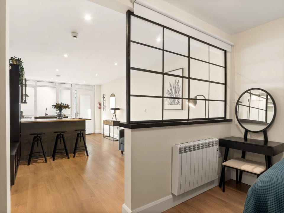 Kitchen or kitchenette, Seating area, internet