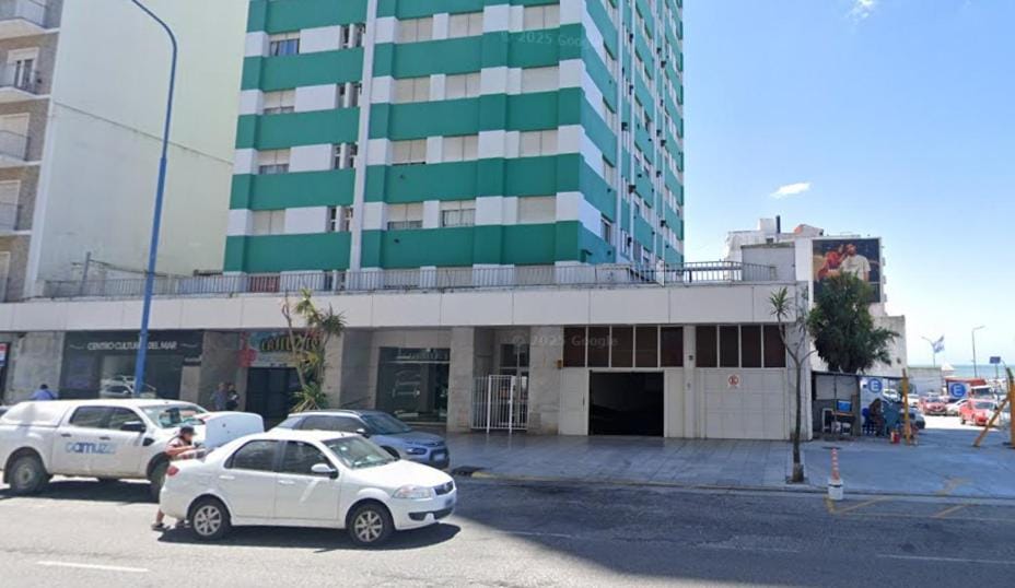 Property building, Day, Neighbourhood, Street view, Parking