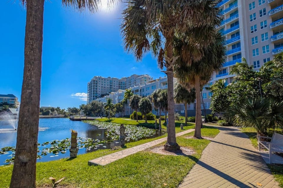 316S Serenity by the Sea Suite, 1 Bedroom and 2 Murphy beds close to Beach, Shops & Restaurants, Dog Friendly House in Boynton Beach