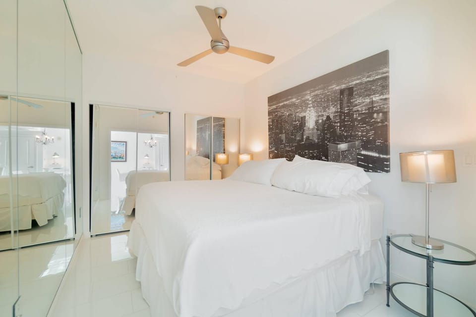 309S Palms Suite 1 Bedroom, Pools, Jacuzzi, Beach, Shops & Dog Friendly House in Boynton Beach