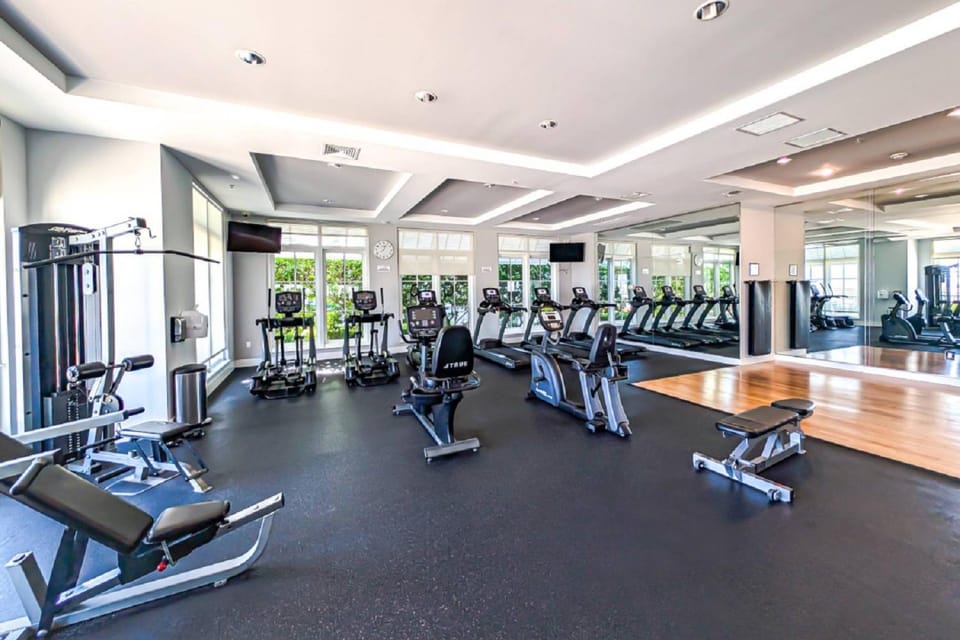 405N Boardwalk Suite 1 Bedroom, Pools, Jacuzzi, Beach, Shops & Dog Friendly House in Boynton Beach