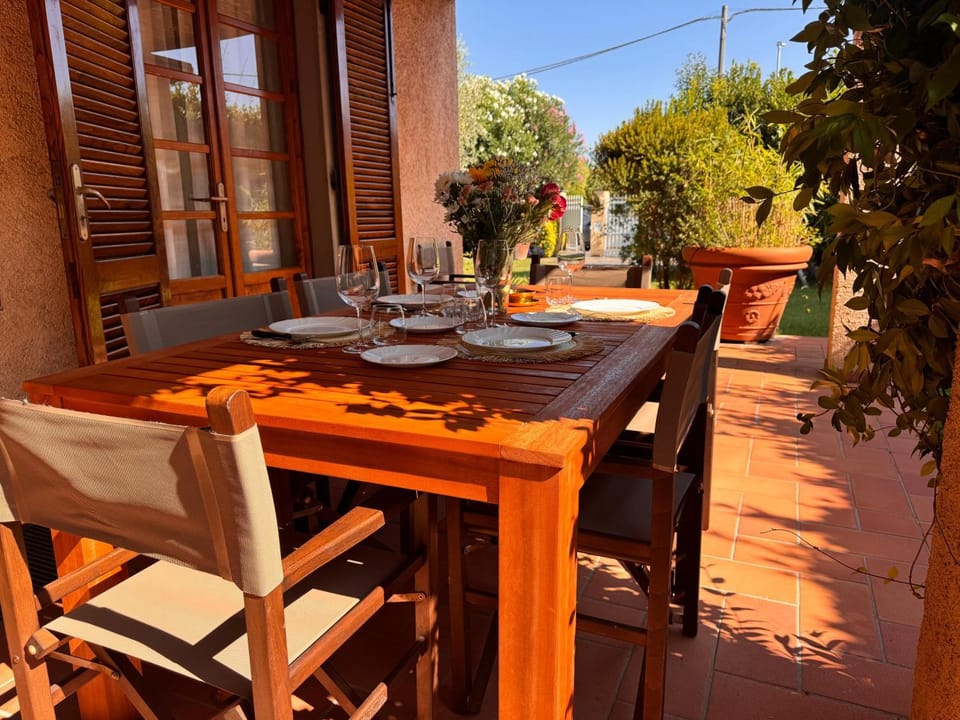 Patio, Dining area