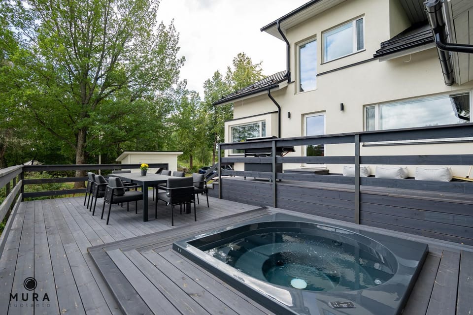 Villa Gaia! - Luxury villa with jacuzzi and beach close to trainstation 10 minutes from Tampere city! 1,5 hours to Helsinki Villa in Finland