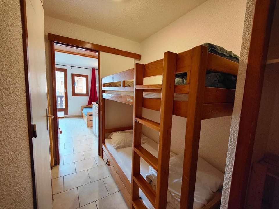 Studio confortable, proche pistes & commerces, balcon - FR-1-502-574 Apartment in Tignes