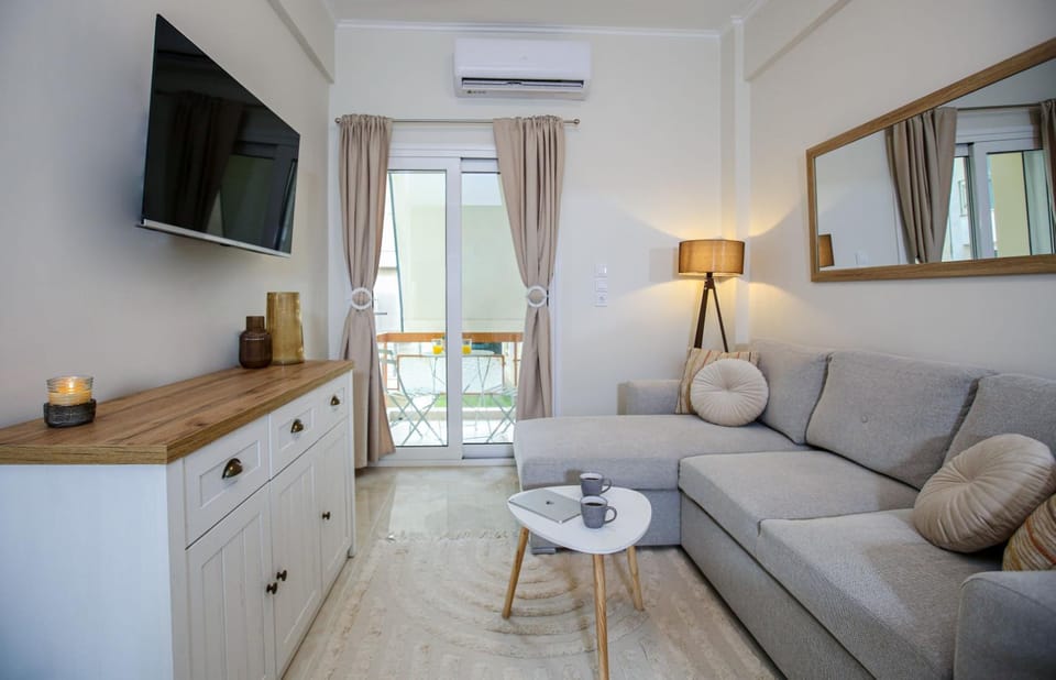 TV and multimedia, Living room, Seating area, air conditioner