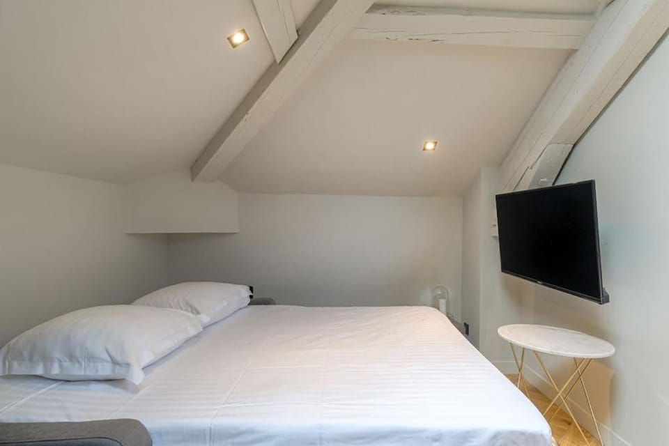 Bel appartement T3, bien équipé, Ecully Apartment in Lyon