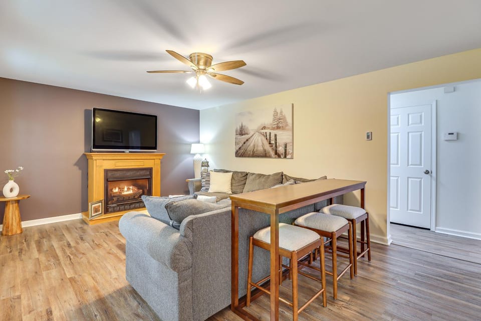 7 Mi to Big Boulder: Resort-Style Poconos Retreat House in Tunkhannock Township