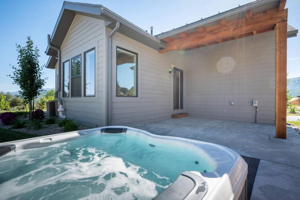 Private Powder Mtn B2 Desk Hot Tub Ski Retreat House in Utah