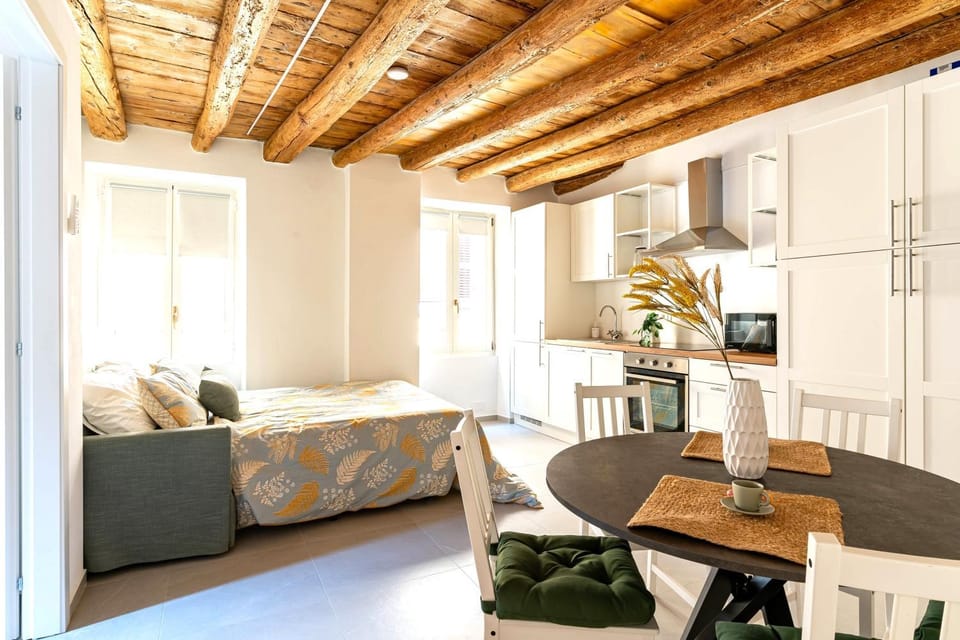 Living room, Seating area, Lunch, Lunch, kitchen, kitchen