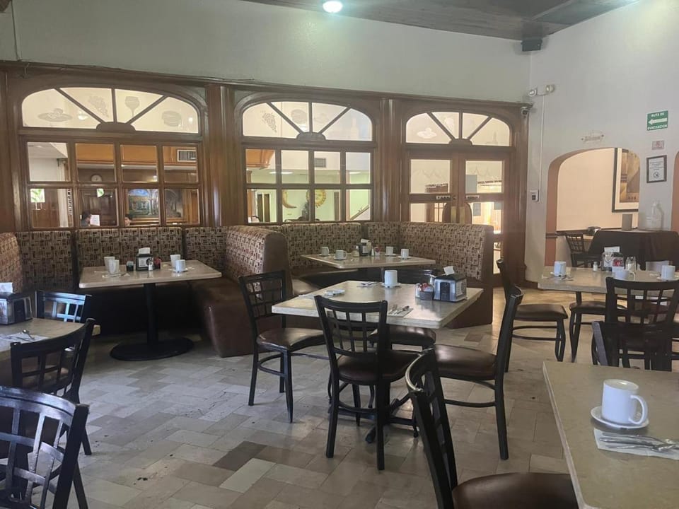 Restaurant/places to eat, Restaurant/places to eat