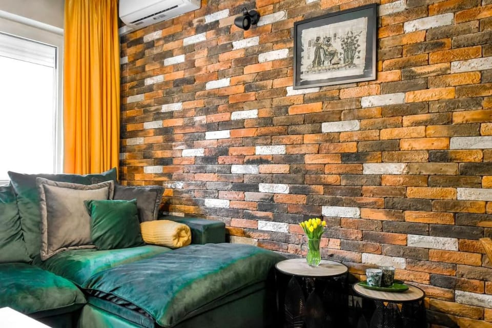 Compact Studio for Digital Nomads, Fast WiFi, AC Apartment in Sofia