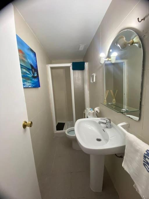 Shower, Bathroom, towels