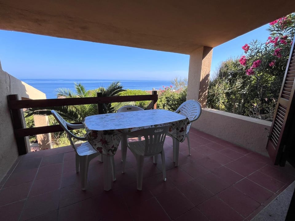 Patio, View (from property/room), Balcony/Terrace, Dining area, Sea view