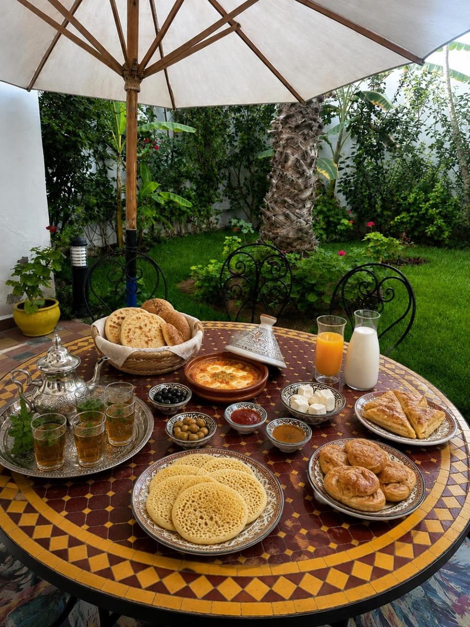 Day, Garden, Food and drinks, Food, Garden view, Lunch, Dinner, Drinks