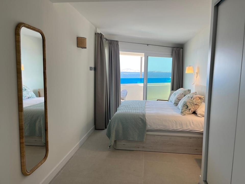 Bedroom, Sea view