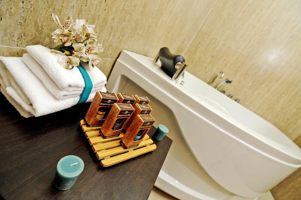 Hot Tub, Bathroom