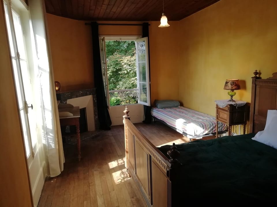 Bed, Photo of the whole room, Bedroom