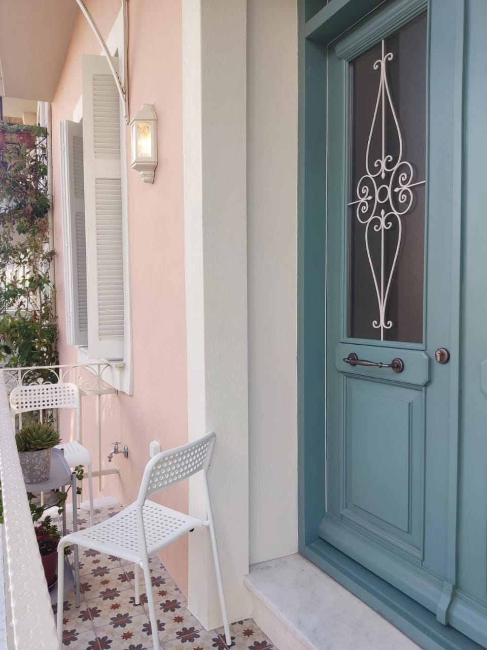 Facade/entrance, Balcony/Terrace