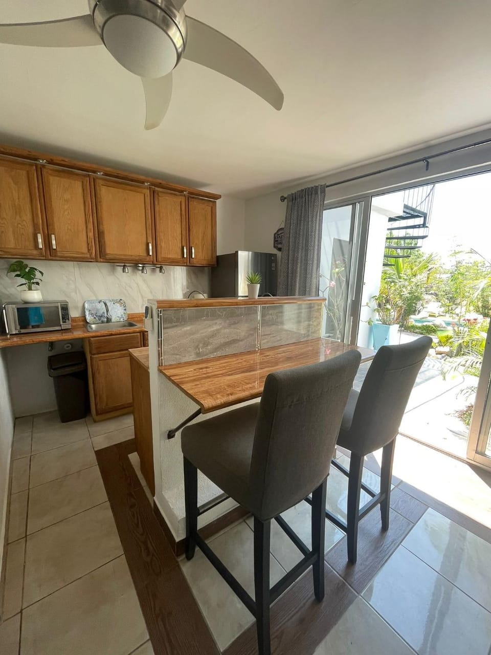 Kitchen or kitchenette, Dining area