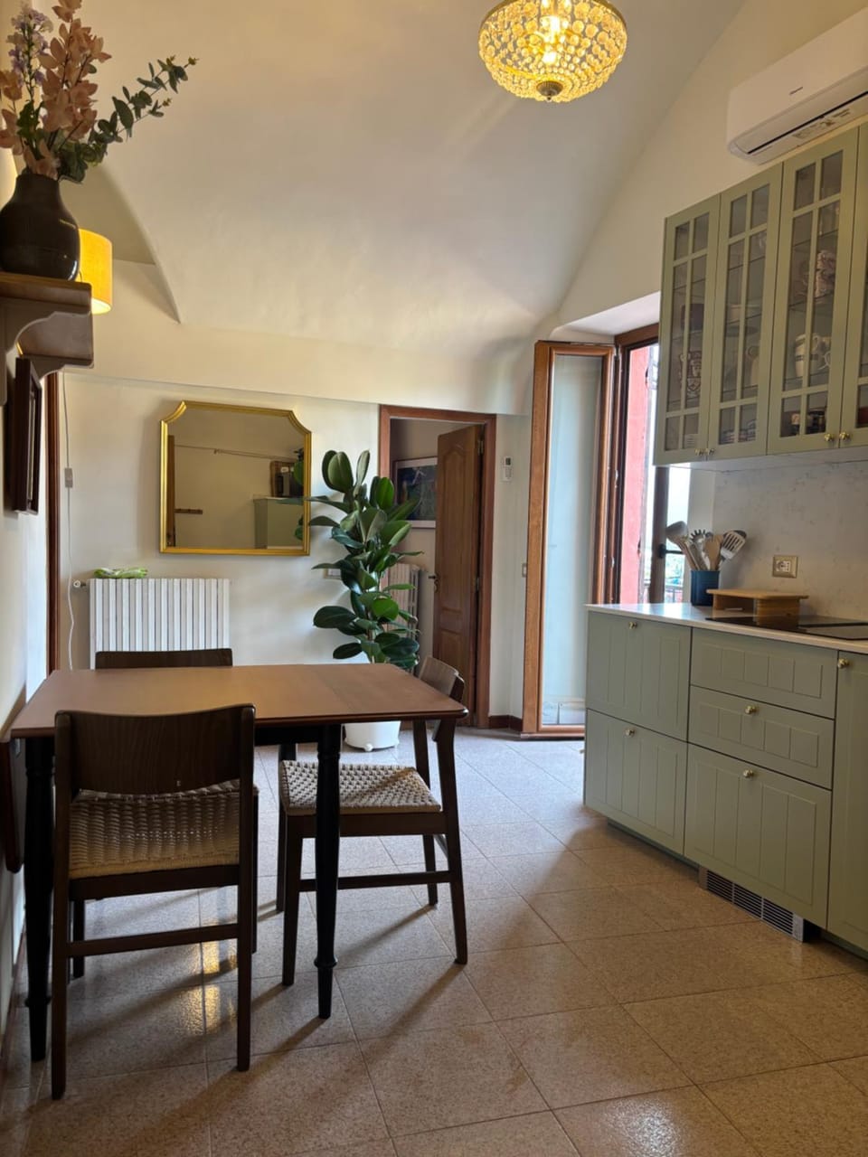 Kitchen or kitchenette, Seating area