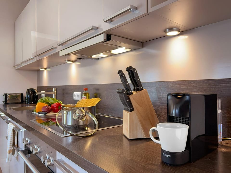 Coffee/tea facilities, Kitchen or kitchenette, oven, toaster