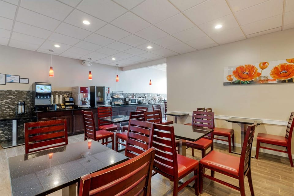 Dining area, Breakfast