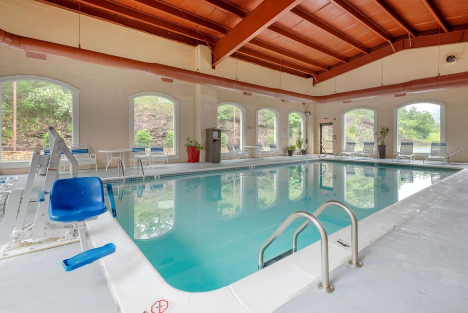 Pool view, Swimming pool
