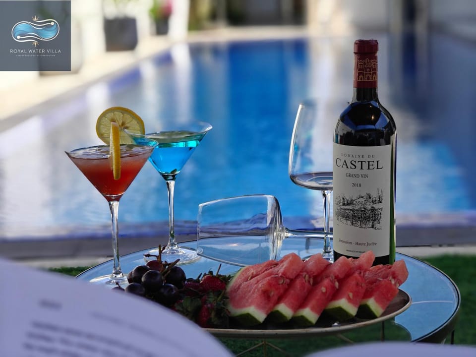 Food and drinks, Swimming pool