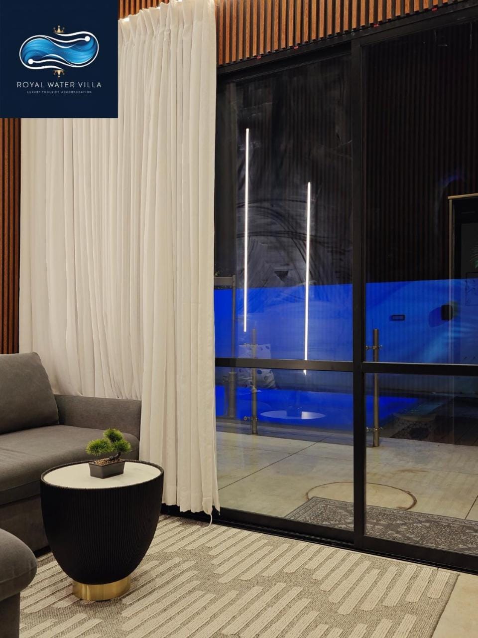 Seating area, Pool view