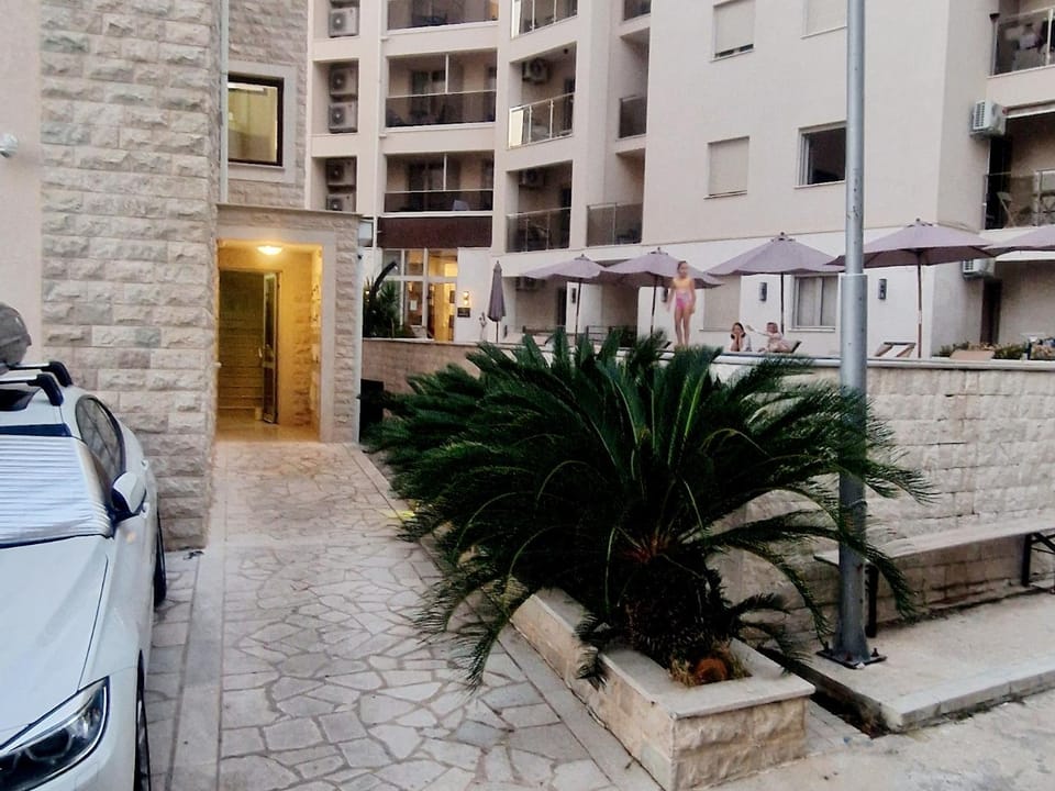Property building, Street view