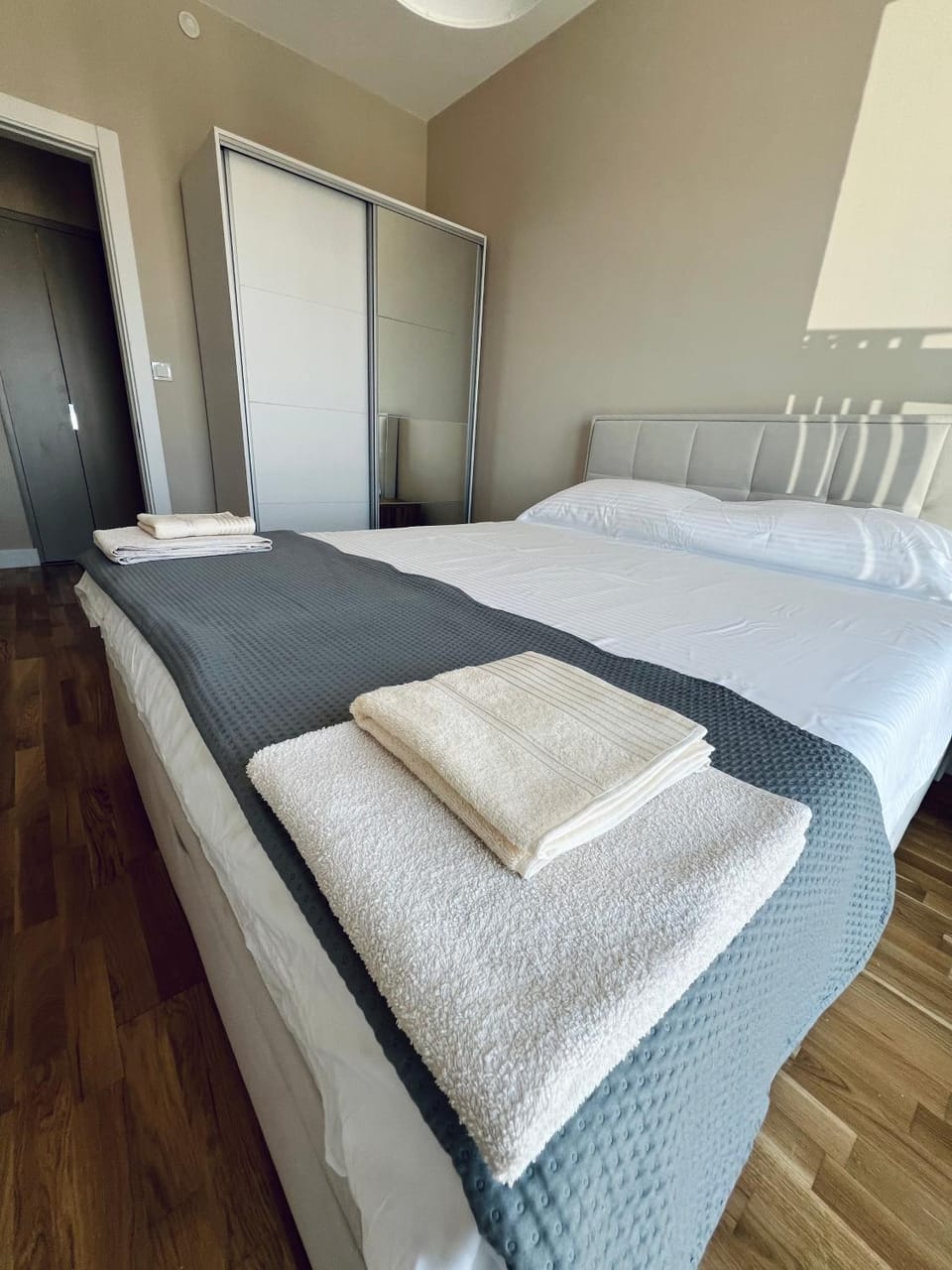 Bed, Photo of the whole room, Bedroom, towels