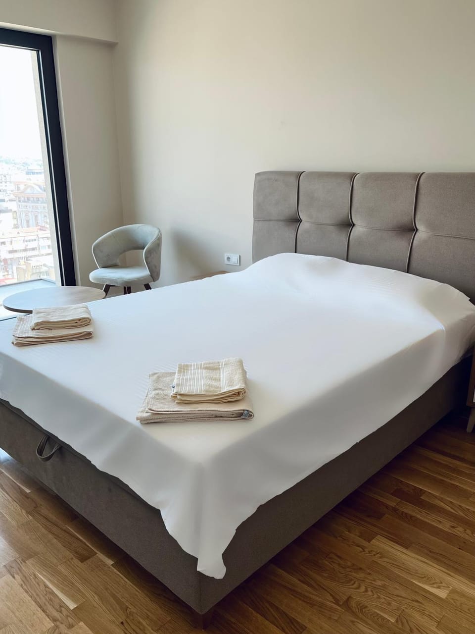 Bed, Photo of the whole room, Seating area, Bedroom, towels