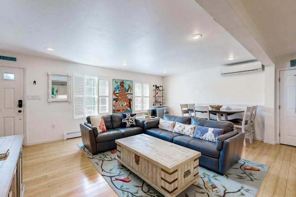 Bird Street Breeze House in Tisbury
