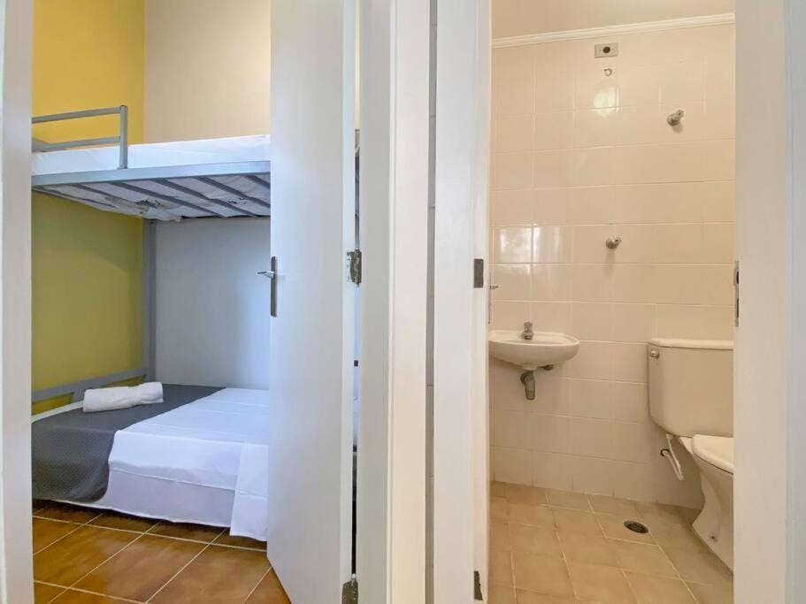 Shower, Bed, Bathroom, Bedroom, towels