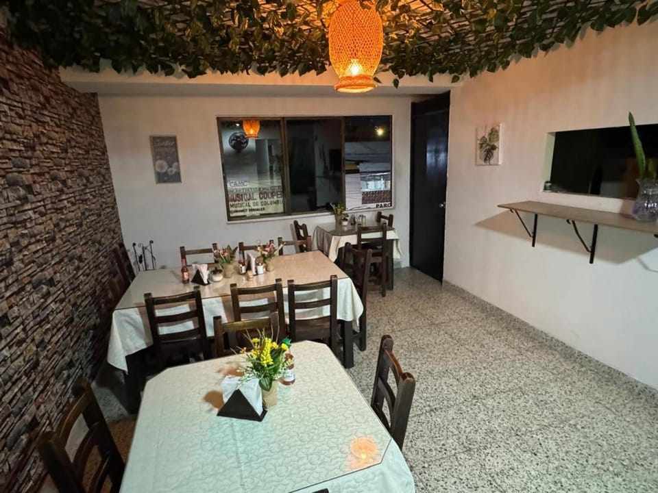 Seating area, Dining area