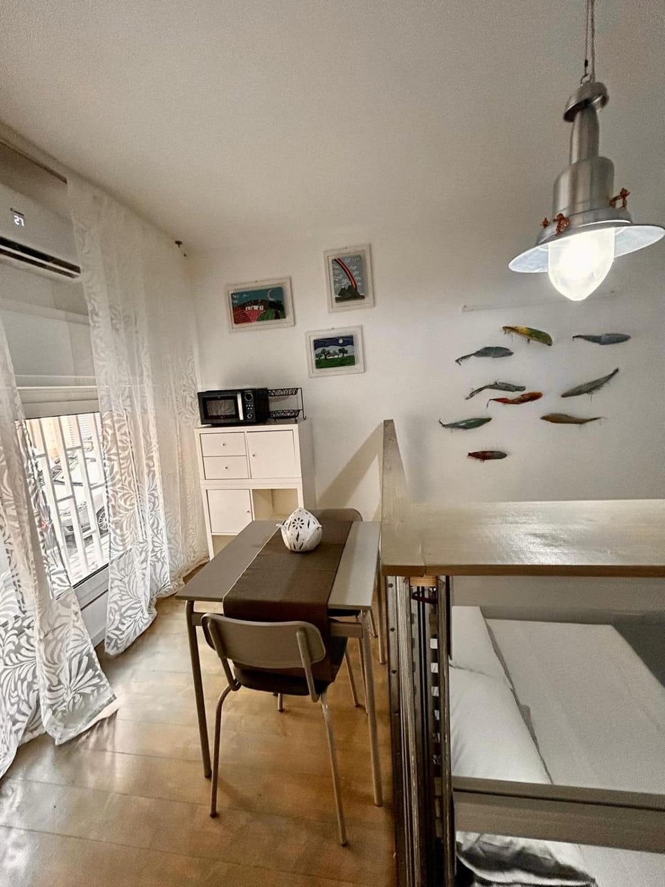 Kitchen or kitchenette, Dining area, air conditioner