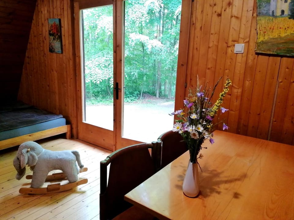 Photo of the whole room, Dining area