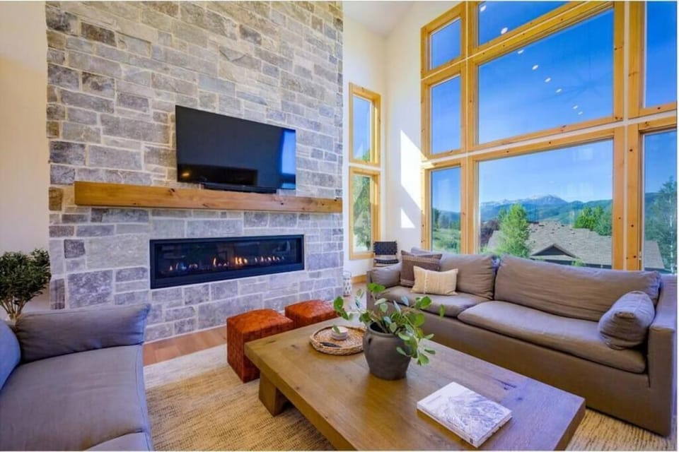 The Ledges Ski Getaway Hot Tub & Theater Room House in Utah