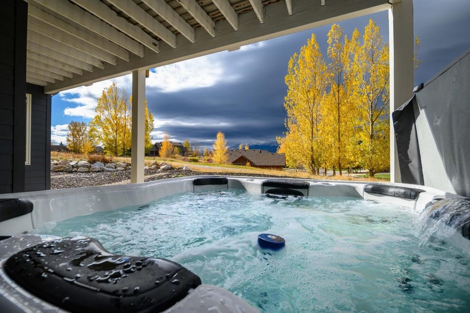 The Ledges Ski Getaway Hot Tub & Theater Room House in Utah
