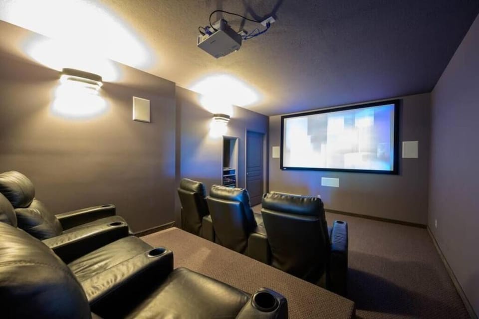 The Ledges Ski Getaway Hot Tub & Theater Room House in Utah