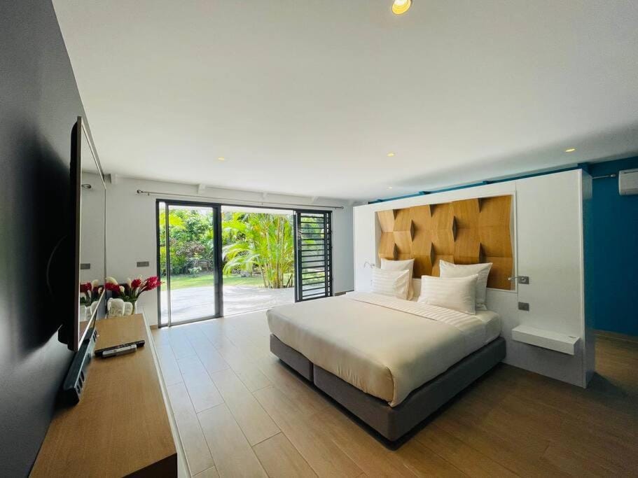 Bed, Photo of the whole room, Bedroom