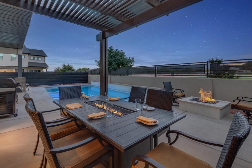 Oasis at Ocotillo 48 Private Pool and Spa! Ping Pong table Nintendo Switch & Resort pool House in Santa Clara